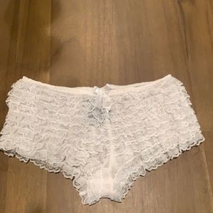 White ruffle bottoms!